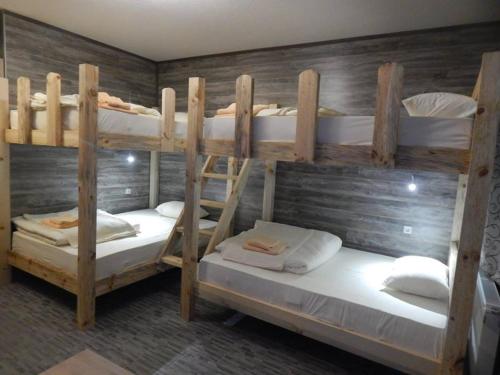 Ένα ή περισσότερα κρεβάτια σε δωμάτιο στο Apartments Park 2016