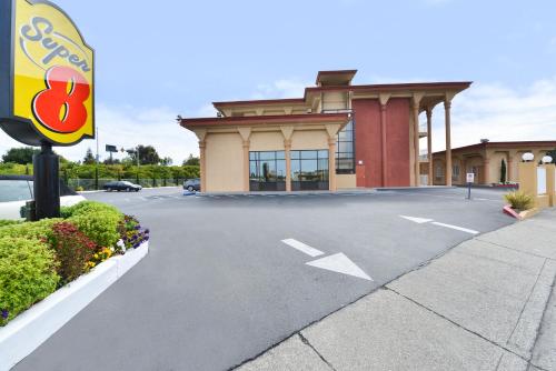 Gallery image of Super 8 by Wyndham Vallejo/Napa Valley in Vallejo