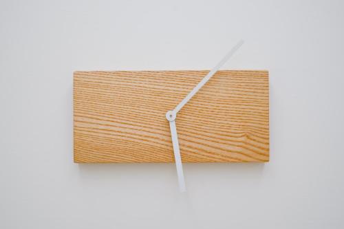 a wooden clock with a white arrow on it at Hotel Shumei Chiayi in Zhongpu