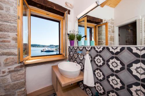 Et badeværelse på Studio First Row to the Sea