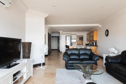 TV a/nebo společenská místnost v ubytování Ballito Manor View 602 - With Generator