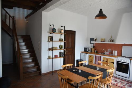 Ресторант или друго място за хранене в Karpofora Traditional Guesthouse