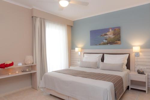 Theoxenia Chios Apartments tesisinde bir odada yatak veya yataklar
