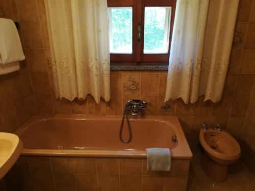 Ένα μπάνιο στο Appartamento Lo Slittone