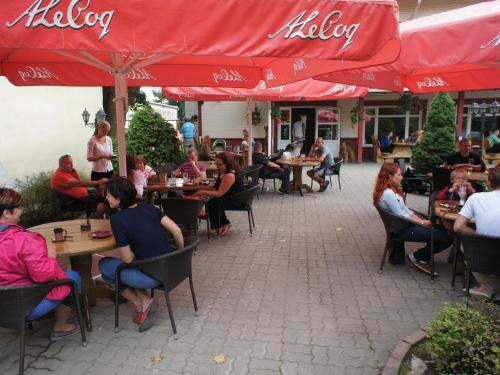 a group of people sitting at tables outside a restaurant at Ränduri Guesthouse in Võru