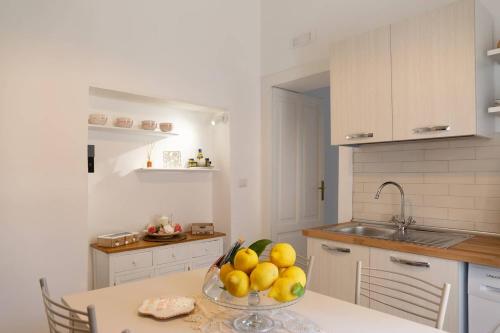 Kuchyňa alebo kuchynka v ubytovaní La Casa di Ninetta Amalfi Coast