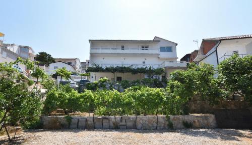 Apartments and Room Mate-Mare