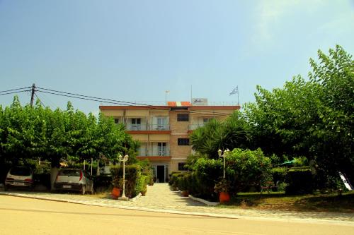 Το κτήριο όπου στεγάζεται  το ξενοδοχείο διαμερισμάτων