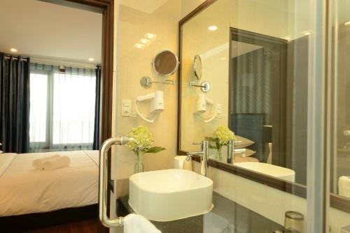 Vannas istaba naktsmītnē Hanoi Emerald Waters Hotel & Spa