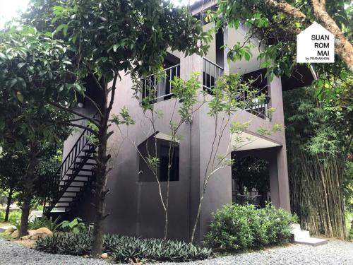 a building with a staircase on the side of it at Suan Rom Mai Chanthaburi สวนร่มไม้ จันทบุรี in Khlung