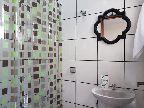 a bathroom with a sink and a mirror at B & A Suites Inn Hotel - Quarto Luxo Premium in Anápolis