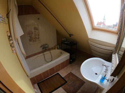Ett badrum på Downtown Apartment Bratislava