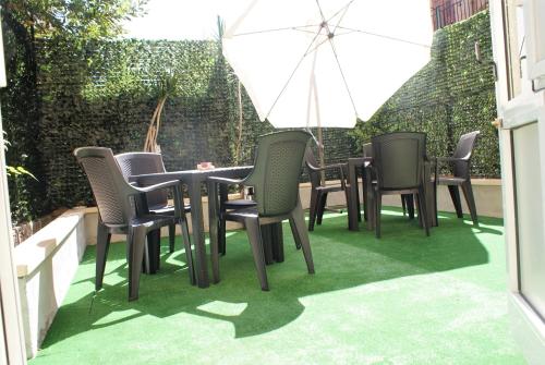 a group of chairs and tables on a patio at B&B Metropolitan RC in Reggio di Calabria