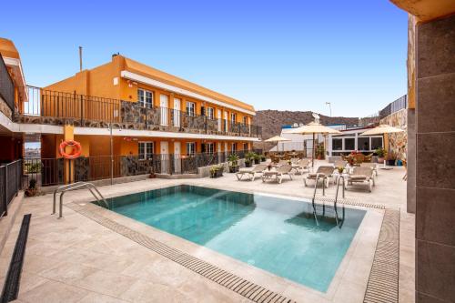 Swimming pool sa o malapit sa Granada I Apartments