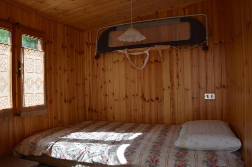A bed or beds in a room at Camping Du Parc