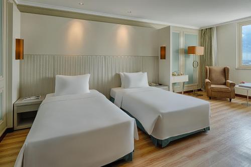 Ένα ή περισσότερα κρεβάτια σε δωμάτιο στο Windsor Plaza Hotel