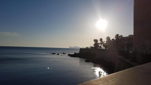 a view of a body of water with the sun in the sky at Musica Guest House in Alghero