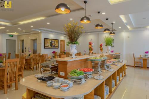 Restoran või mõni muu söögikoht majutusasutuses Merry Land Hotel Da Nang