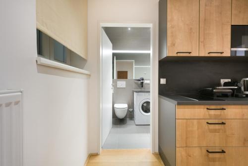 Кухня или мини-кухня в Vienna Stay Apartments Pezzl 1170
