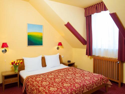 Cloister Inn Hotel Image