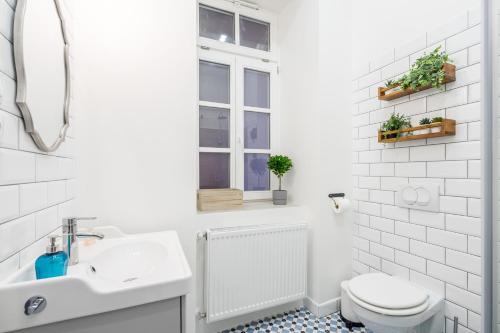 Kúpeľňa v ubytovaní BpR King Street Vintage Design Home with A/C