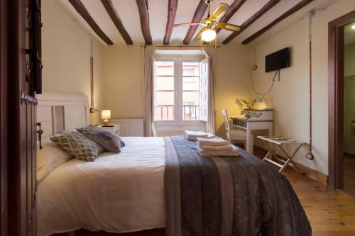 Säng eller sängar i ett rum på Casa de la Condesa Nº registro CR-LR-174