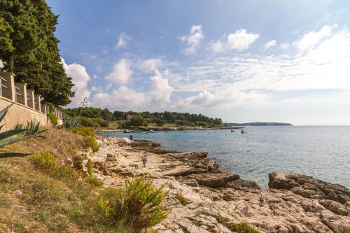 Apartments Perka near beach