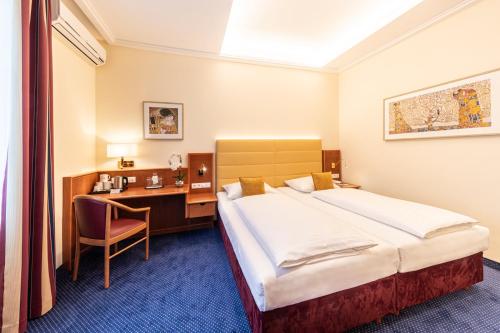 Säng eller sängar i ett rum på Austria Classic Hotel Wien