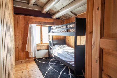 a bunk bed in a room with a window at Rondane Hytter og Leiligheter in Otta