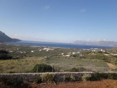 Φωτογραφία από το άλμπουμ του Cozy secluded studio with panoramic view σε Áyios Yeóryios