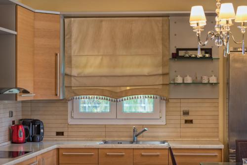 Η κουζίνα ή μικρή κουζίνα στο Helios Maisonette