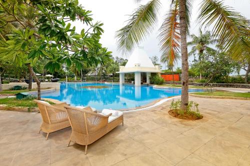 Swimmingpoolen hos eller tæt på Taj Fisherman’s Cove Resort & Spa, Chennai