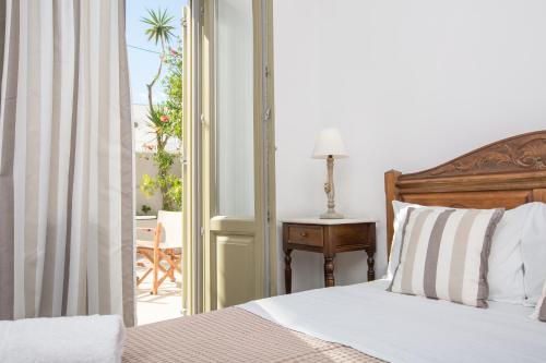 a bedroom with a bed and a door leading to a patio at Aldea in Karterados
