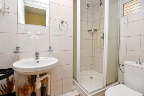 a bathroom with a sink and a shower at Vila Baldininkas in Neringa