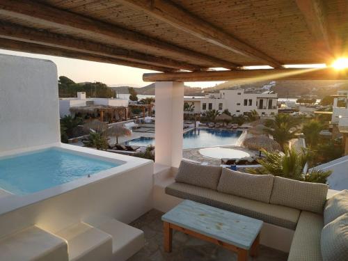 
The swimming pool at or near Yialos Ios Hotel
