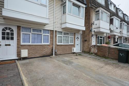 Four Bedroom Townhouse 12 Minutes Walk to Excel Exhibition Centre
