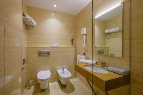 Koupelna v ubytování Sky 2 Hotel Tirana