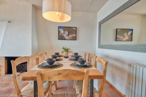 カレリャ・デ・パラフルジェリにあるExclusive Position Front Line Apartments Calauのギャラリーの写真