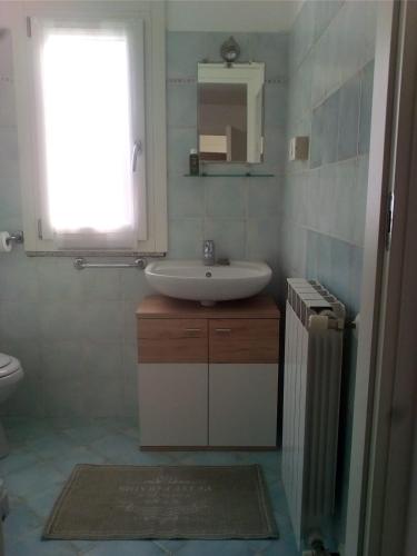 a bathroom with a sink and a mirror at B&B AMaLu' in Castro