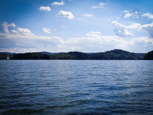 a view of a large body of water at Nad Horyłką in Ropienka
