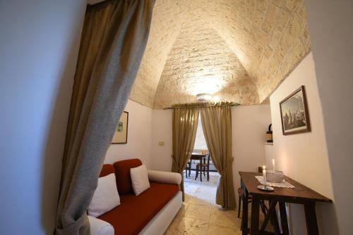 A seating area at Trullo Barratta