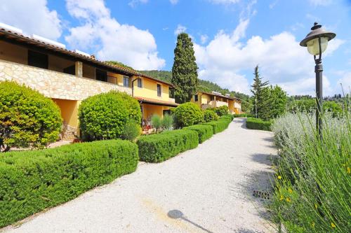 Κήπος έξω από το Agriturismo eco-bio Belmonte Vacanze