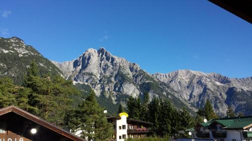 Una imagen general de la montaña o una montaña tomada desde el departamento