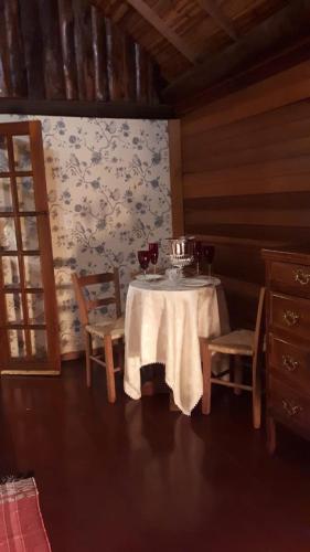 a dining room with a table and two chairs at Pousada Recanto da Siriema in Monte Alegre do Sul