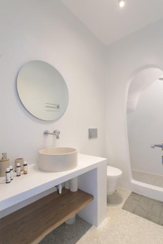 Ένα μπάνιο στο Naxos Infinity Villa and Suites