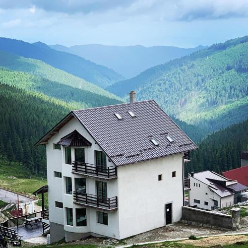 Gallery image of Cabana Cota 1700 in Ranca