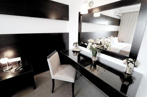 Кровать или кровати в номере Apolis Beachscape Hotel