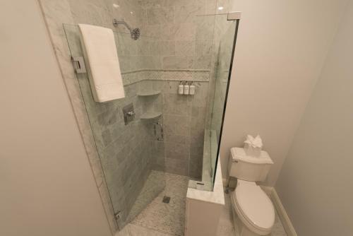 a bathroom with a glass shower with a toilet at Serenity Inn Newport in Newport