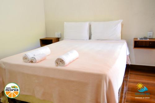 a bed with two rolls of paper towels on it at Chales Mixirica in Capitólio