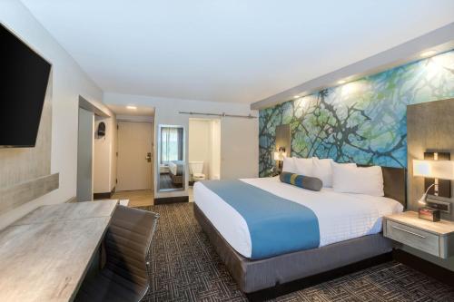 a hotel room with a large bed and a tv at Wingate by Wyndham Goodlettsville in Goodlettsville